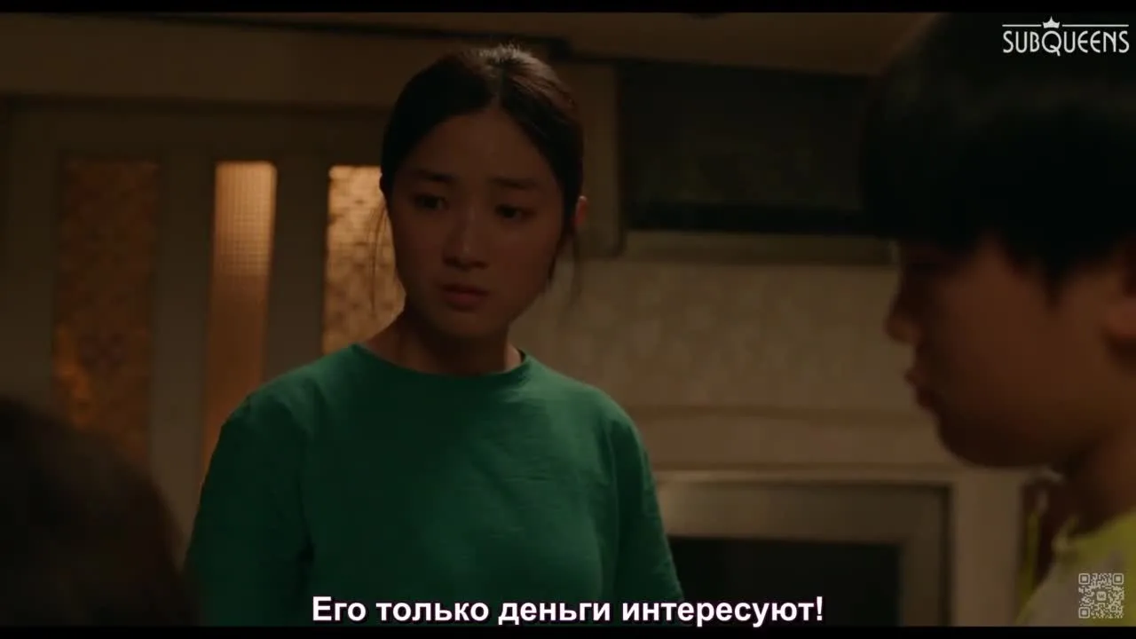Девушка на бульдозере — кадр 3