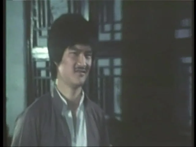 Спящий кулак и нежные руки — кадр 4