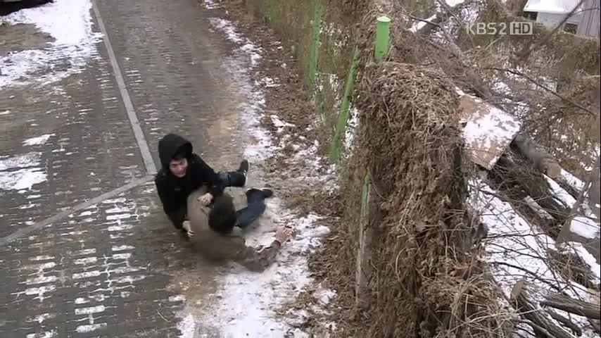Поющие в терновнике — кадр 3